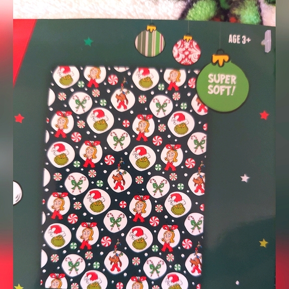 NWT Grinch Green Whoville Holiday Gift Throw Blanket - Picture 2 of 4